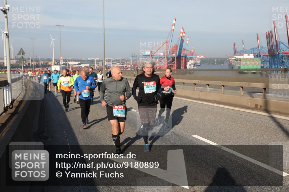 03.10.2025 - Köhlbrandbrückenlauf Yannick Fuchs http://msf.ph/oto/9180899 03.10.2025 08:55:35 Position 2 3090, 3089 meine-sportfotos.de