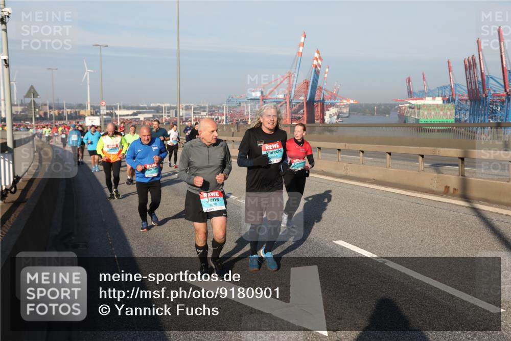 03.10.2025 - Köhlbrandbrückenlauf Yannick Fuchs http://msf.ph/oto/9180901 03.10.2025 08:55:35 Position 2 3090, 3089 meine-sportfotos.de
