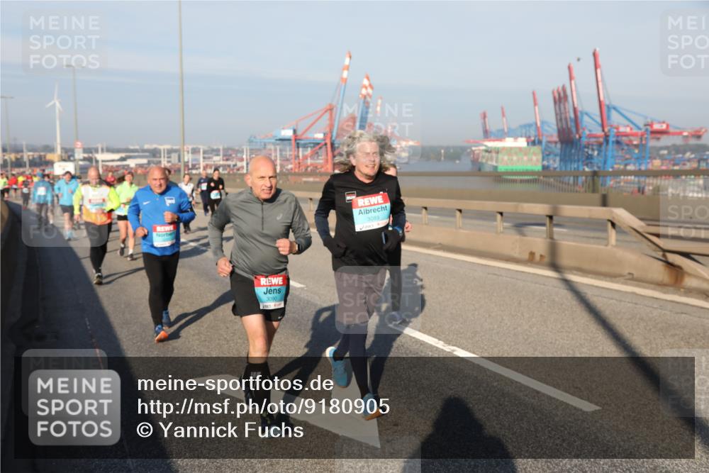 03.10.2025 - Köhlbrandbrückenlauf Yannick Fuchs http://msf.ph/oto/9180905 03.10.2025 08:55:36 Position 2 3090, 3089 meine-sportfotos.de