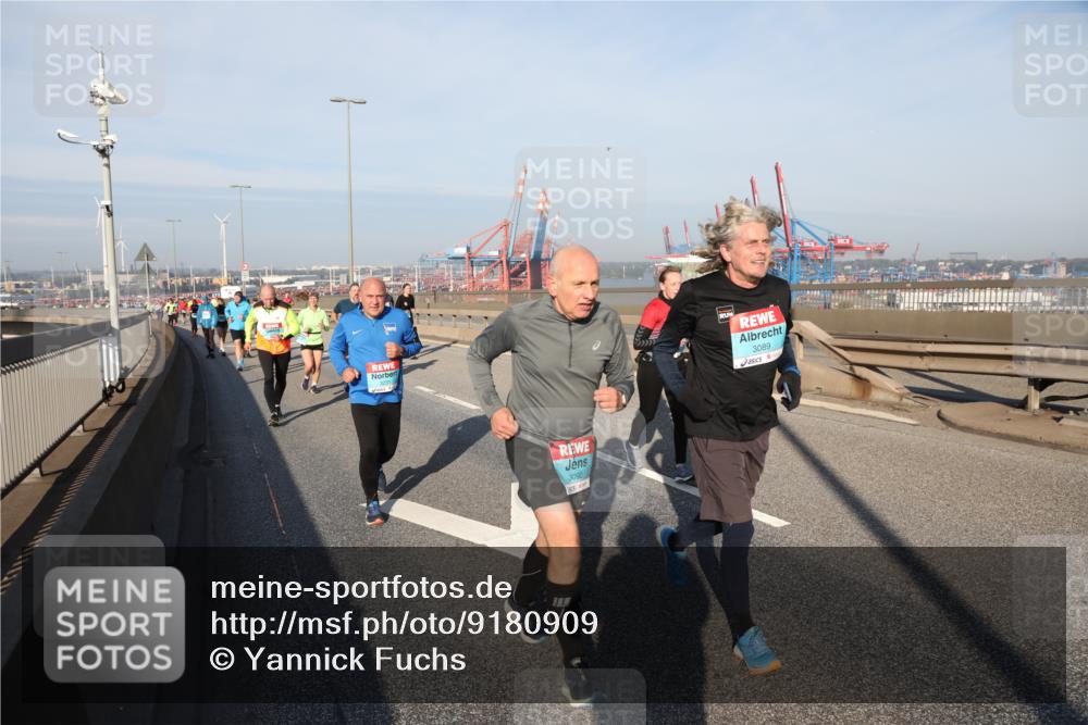 03.10.2025 - Köhlbrandbrückenlauf Yannick Fuchs http://msf.ph/oto/9180909 03.10.2025 08:55:37 Position 2 3090, 3089 meine-sportfotos.de