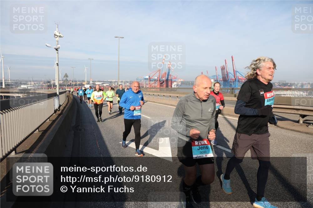 03.10.2025 - Köhlbrandbrückenlauf Yannick Fuchs http://msf.ph/oto/9180912 03.10.2025 08:55:37 Position 2 3090 meine-sportfotos.de