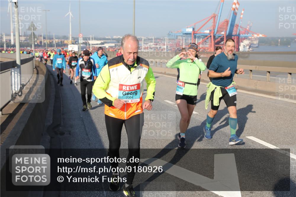 03.10.2025 - Köhlbrandbrückenlauf Yannick Fuchs http://msf.ph/oto/9180926 03.10.2025 08:55:39 Position 2 2004, 1726, 1727 meine-sportfotos.de