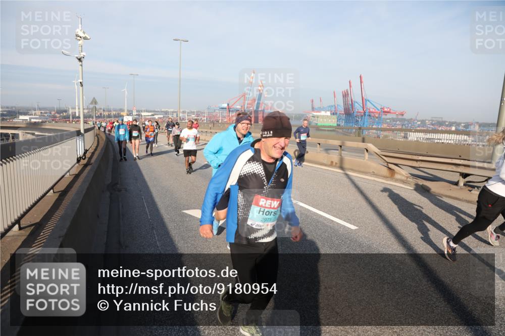 03.10.2025 - Köhlbrandbrückenlauf Yannick Fuchs http://msf.ph/oto/9180954 03.10.2025 08:55:43 Position 2 2971 meine-sportfotos.de