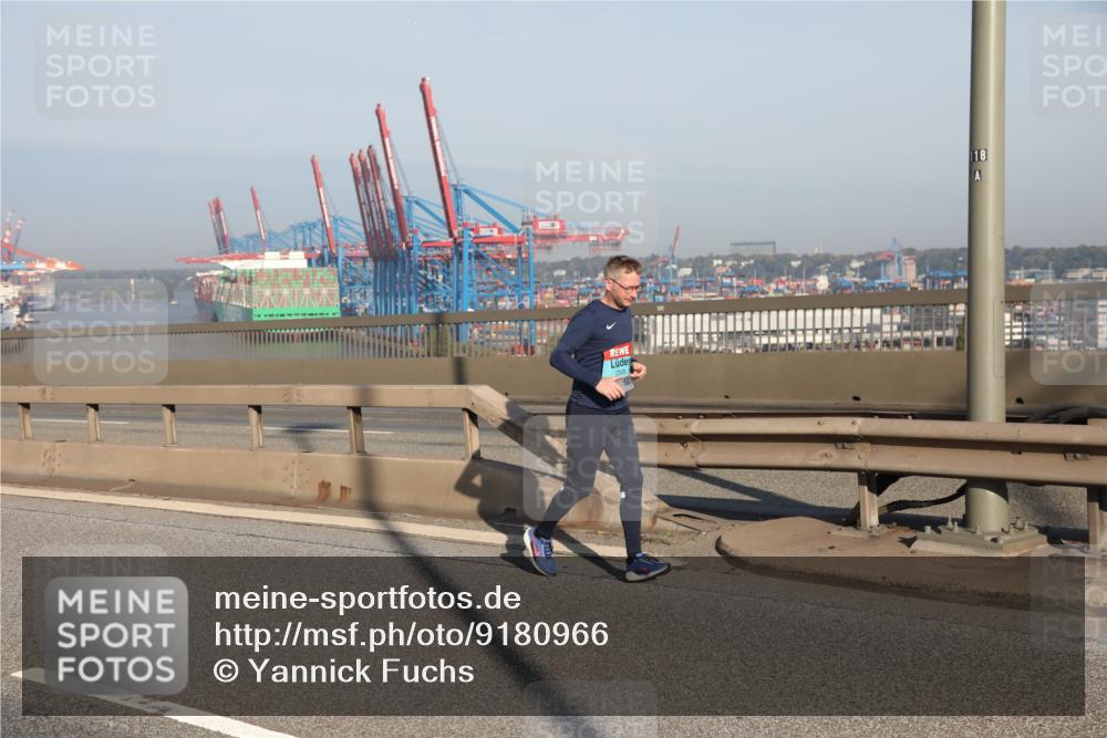 03.10.2025 - Köhlbrandbrückenlauf Yannick Fuchs http://msf.ph/oto/9180966 03.10.2025 08:55:45 Position 2 118 meine-sportfotos.de