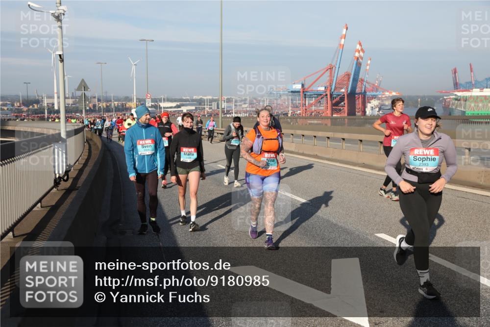03.10.2025 - Köhlbrandbrückenlauf Yannick Fuchs http://msf.ph/oto/9180985 03.10.2025 08:55:47 Position 2 2393 meine-sportfotos.de