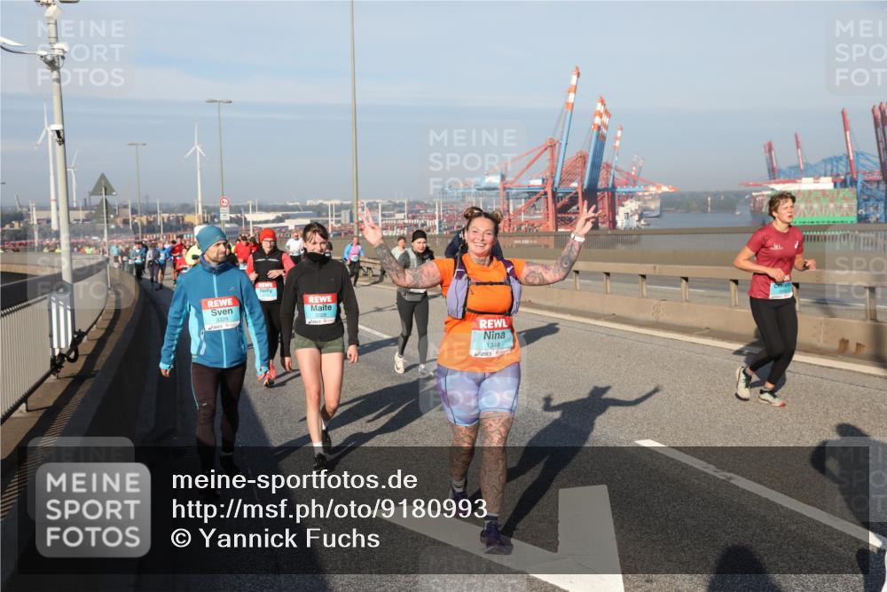 03.10.2025 - Köhlbrandbrückenlauf Yannick Fuchs http://msf.ph/oto/9180993 03.10.2025 08:55:48 Position 2 3329, 3328, 1348 meine-sportfotos.de