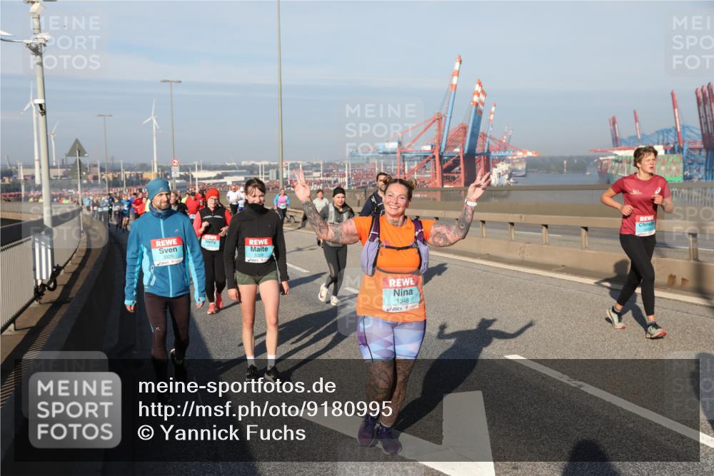 03.10.2025 - Köhlbrandbrückenlauf Yannick Fuchs http://msf.ph/oto/9180995 03.10.2025 08:55:48 Position 2 3329, 3328, 1348 meine-sportfotos.de
