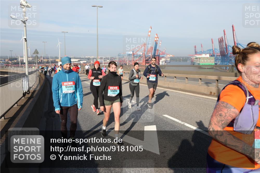 03.10.2025 - Köhlbrandbrückenlauf Yannick Fuchs http://msf.ph/oto/9181005 03.10.2025 08:55:50 Position 2 3329, 3328 meine-sportfotos.de