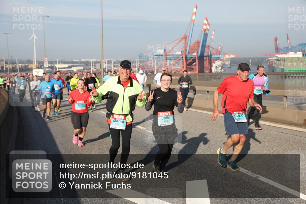 03.10.2025 - Köhlbrandbrückenlauf Yannick Fuchs http://msf.ph/oto/9181045 03.10.2025 08:55:57 Position 2 3241, 3242, 2680 meine-sportfotos.de