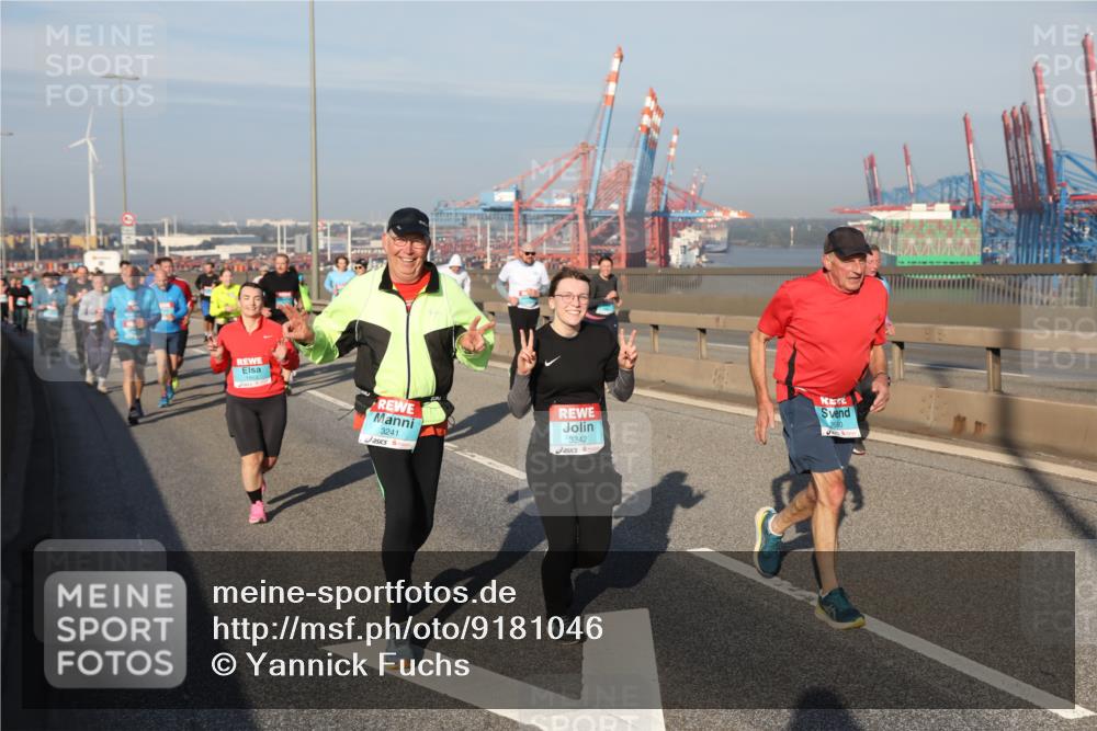 03.10.2025 - Köhlbrandbrückenlauf Yannick Fuchs http://msf.ph/oto/9181046 03.10.2025 08:55:57 Position 2 3241, 3242, 2680 meine-sportfotos.de