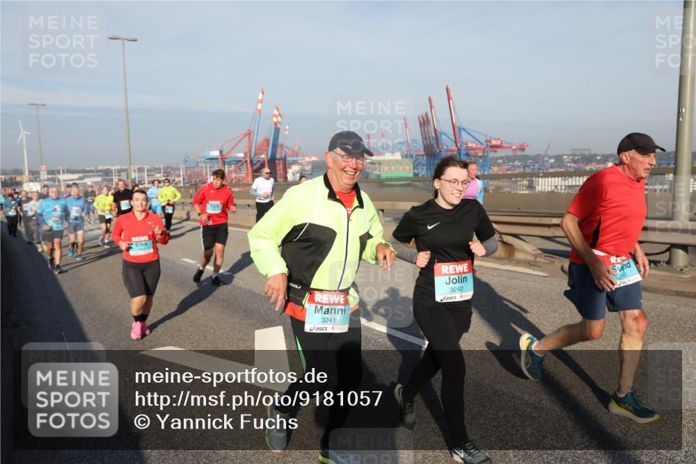 03.10.2025 - Köhlbrandbrückenlauf Yannick Fuchs http://msf.ph/oto/9181057 03.10.2025 08:55:59 Position 2 3241, 3242 meine-sportfotos.de