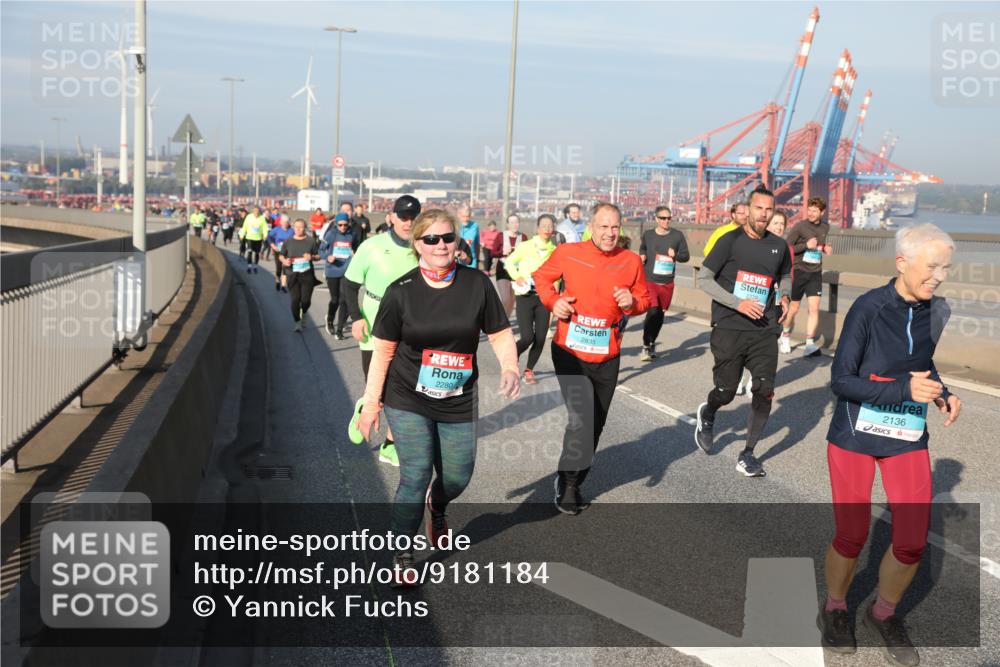 03.10.2025 - Köhlbrandbrückenlauf Yannick Fuchs http://msf.ph/oto/9181184 03.10.2025 08:56:19 Position 2 2280, 2835, 2779, 2136 meine-sportfotos.de