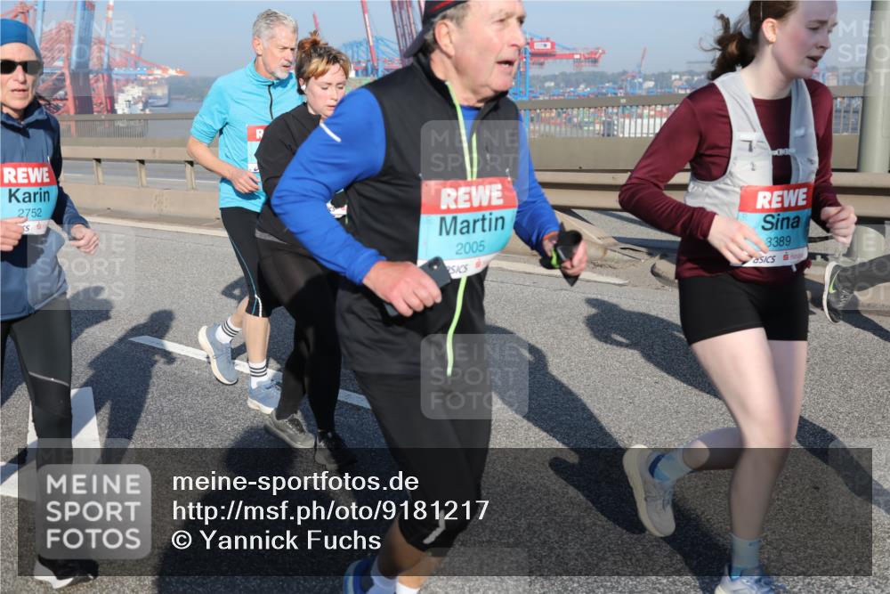 03.10.2025 - Köhlbrandbrückenlauf Yannick Fuchs http://msf.ph/oto/9181217 03.10.2025 08:56:25 Position 2 2752, 2005, 3389 meine-sportfotos.de