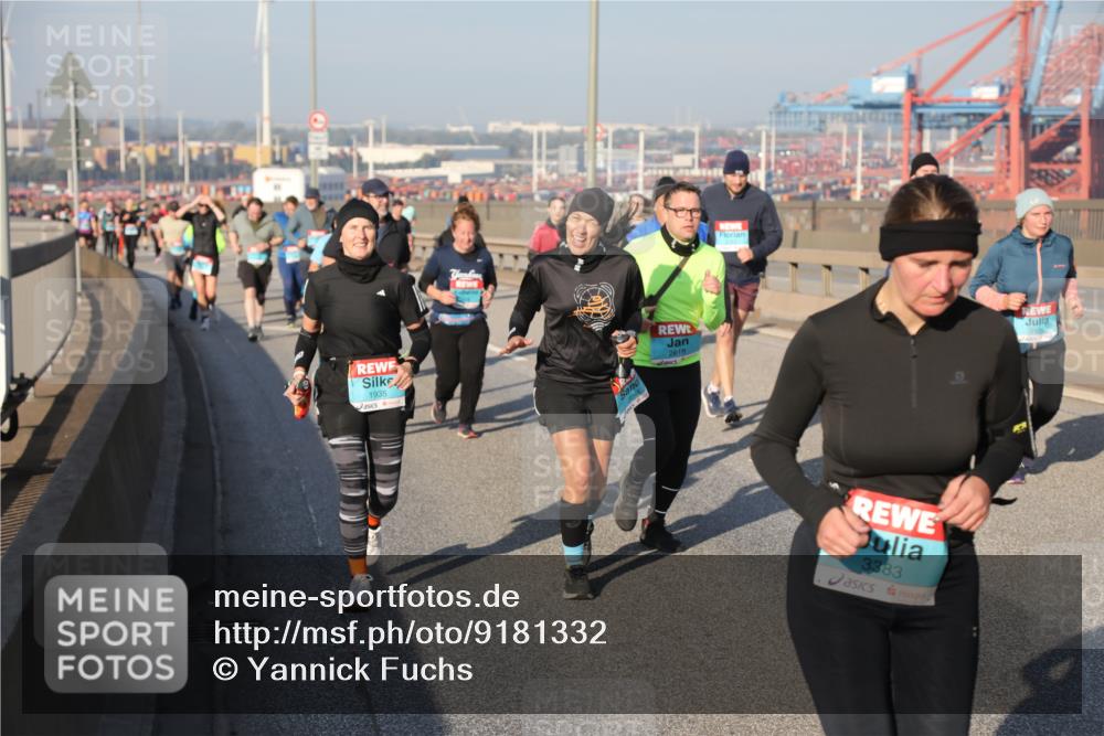 03.10.2025 - Köhlbrandbrückenlauf Yannick Fuchs http://msf.ph/oto/9181332 03.10.2025 08:56:41 Position 2 1935, 2618, 3383 meine-sportfotos.de