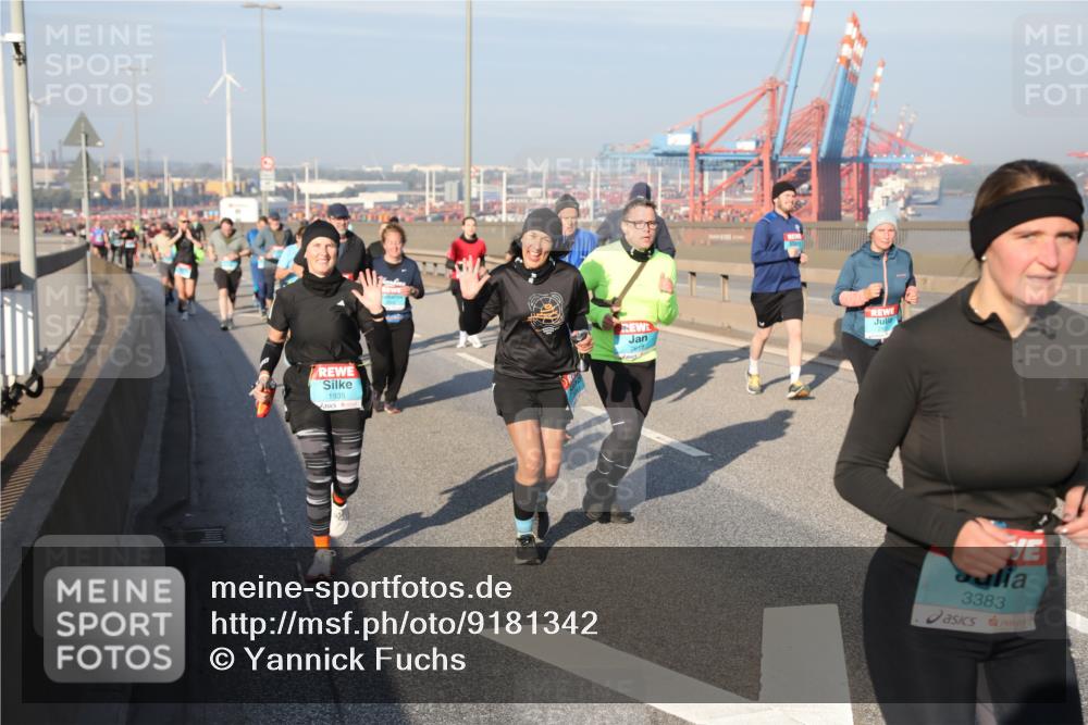 03.10.2025 - Köhlbrandbrückenlauf Yannick Fuchs http://msf.ph/oto/9181342 03.10.2025 08:56:42 Position 2 1935, 3383 meine-sportfotos.de