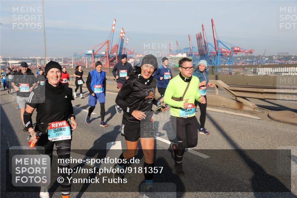 03.10.2025 - Köhlbrandbrückenlauf Yannick Fuchs http://msf.ph/oto/9181357 03.10.2025 08:56:43 Position 2 1935, 2618 meine-sportfotos.de