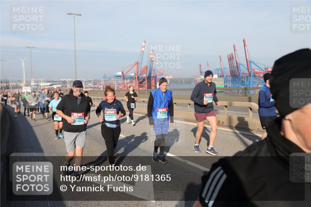 03.10.2025 - Köhlbrandbrückenlauf Yannick Fuchs http://msf.ph/oto/9181365 03.10.2025 08:56:45 Position 2 1929, 1926 meine-sportfotos.de