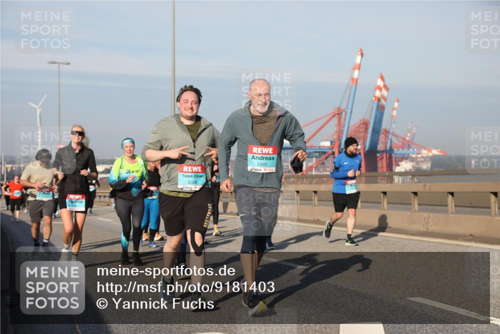 03.10.2025 - Köhlbrandbrückenlauf Yannick Fuchs http://msf.ph/oto/9181403 03.10.2025 08:56:50 Position 2 2845, 001, 2326, 2325 meine-sportfotos.de