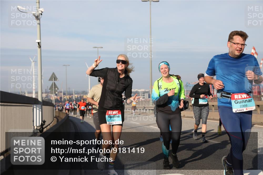 03.10.2025 - Köhlbrandbrückenlauf Yannick Fuchs http://msf.ph/oto/9181419 03.10.2025 08:56:52 Position 2 2845, 2870, 2366 meine-sportfotos.de
