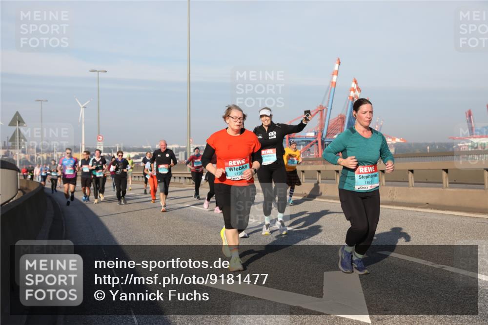 03.10.2025 - Köhlbrandbrückenlauf Yannick Fuchs http://msf.ph/oto/9181477 03.10.2025 08:57:03 Position 2 2135, 1872 meine-sportfotos.de