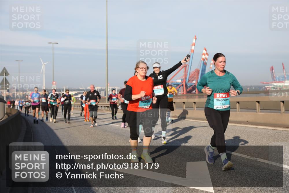 03.10.2025 - Köhlbrandbrückenlauf Yannick Fuchs http://msf.ph/oto/9181479 03.10.2025 08:57:03 Position 2 2135, 1872 meine-sportfotos.de
