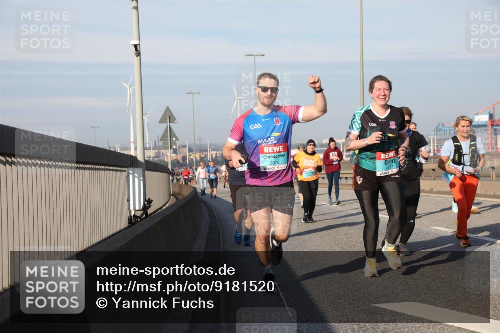03.10.2025 - Köhlbrandbrückenlauf Yannick Fuchs http://msf.ph/oto/9181520 03.10.2025 08:57:09 Position 2 3076, 3077 meine-sportfotos.de