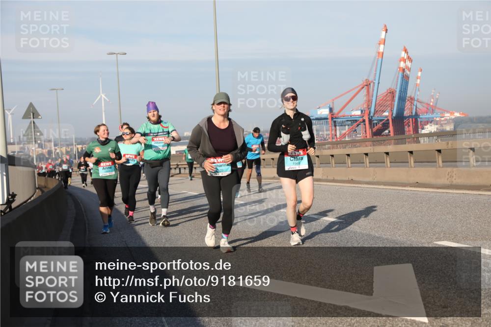 03.10.2025 - Köhlbrandbrückenlauf Yannick Fuchs http://msf.ph/oto/9181659 03.10.2025 08:57:39 Position 2 970, 1969, 1 meine-sportfotos.de