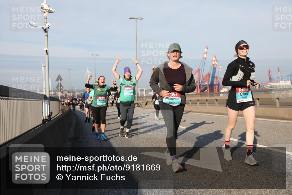 03.10.2025 - Köhlbrandbrückenlauf Yannick Fuchs http://msf.ph/oto/9181669 03.10.2025 08:57:41 Position 2 1970, 1969 meine-sportfotos.de
