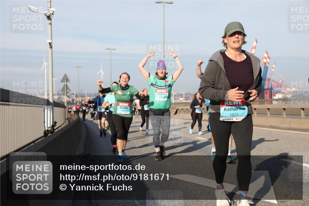 03.10.2025 - Köhlbrandbrückenlauf Yannick Fuchs http://msf.ph/oto/9181671 03.10.2025 08:57:41 Position 2 2865, 3, 2864, 1970 meine-sportfotos.de