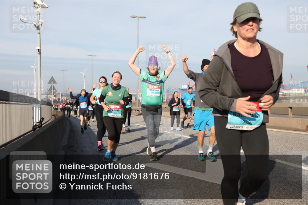 03.10.2025 - Köhlbrandbrückenlauf Yannick Fuchs http://msf.ph/oto/9181676 03.10.2025 08:57:42 Position 2 2865, 53, 2864, 1970 meine-sportfotos.de