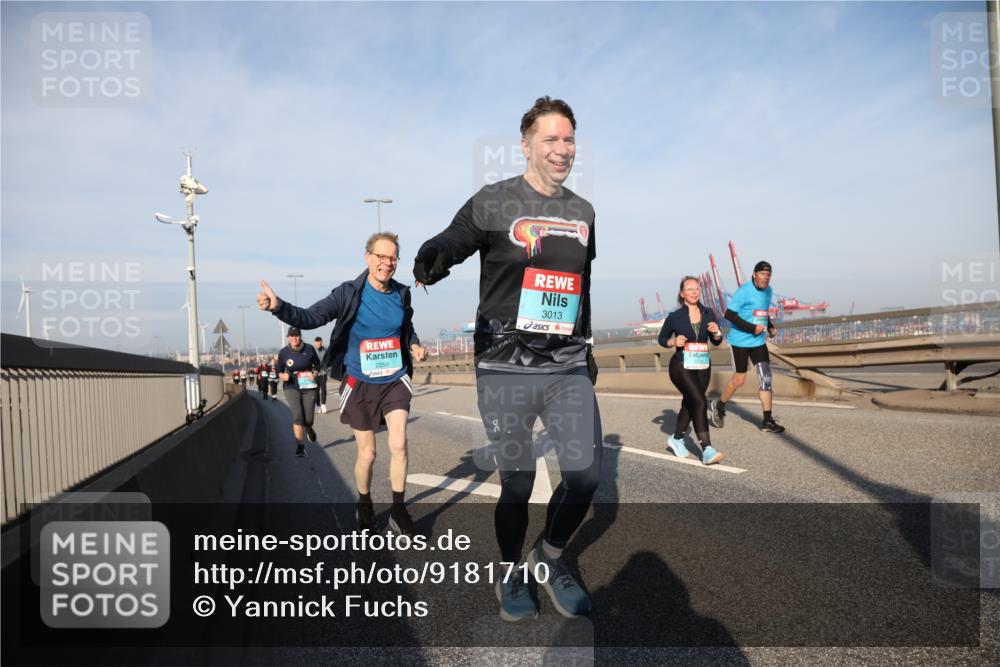03.10.2025 - Köhlbrandbrückenlauf Yannick Fuchs http://msf.ph/oto/9181710 03.10.2025 08:57:46 Position 2 2259, 3013 meine-sportfotos.de