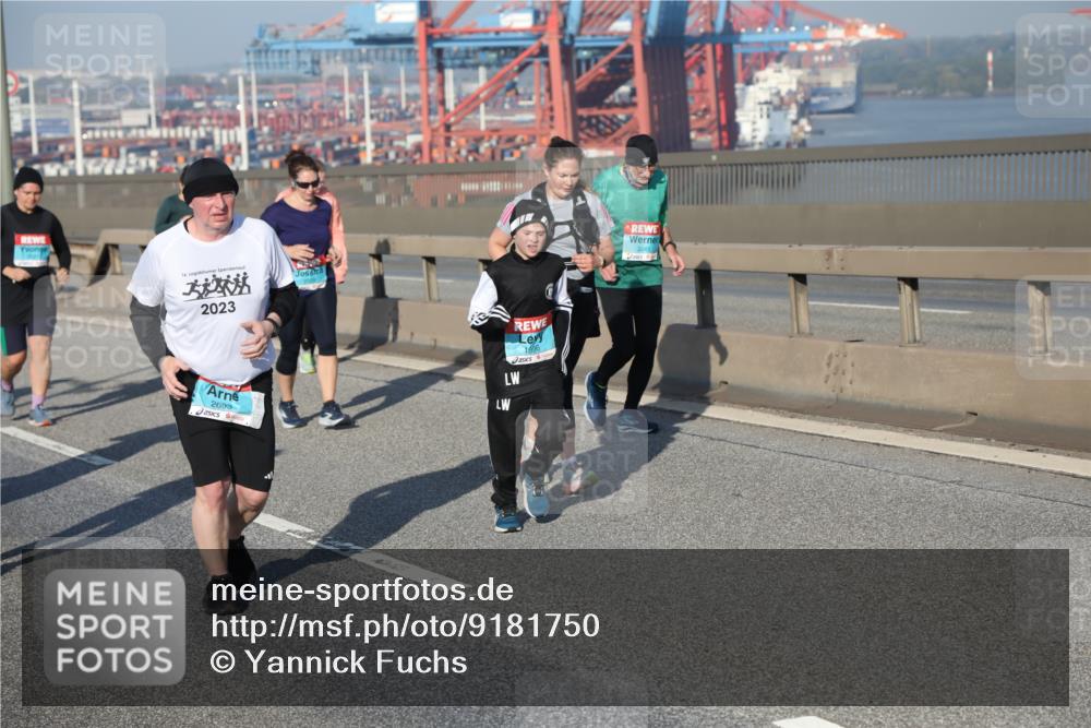 03.10.2025 - Köhlbrandbrückenlauf Yannick Fuchs http://msf.ph/oto/9181750 03.10.2025 08:57:53 Position 2 16, 2023, 2693, 1896, 3045 meine-sportfotos.de