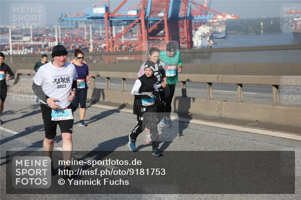 03.10.2025 - Köhlbrandbrückenlauf Yannick Fuchs http://msf.ph/oto/9181753 03.10.2025 08:57:53 Position 2 16, 2023, 2693, 3045 meine-sportfotos.de