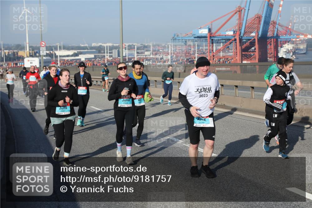 03.10.2025 - Köhlbrandbrückenlauf Yannick Fuchs http://msf.ph/oto/9181757 03.10.2025 08:57:53 Position 2 2967, 2966, 2023, 2693 meine-sportfotos.de