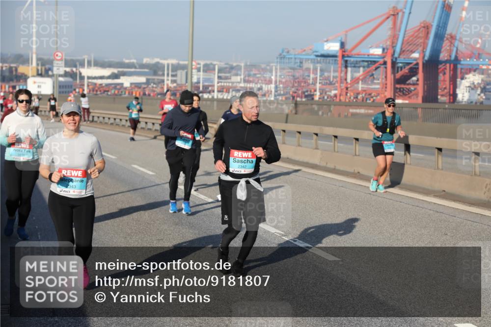 03.10.2025 - Köhlbrandbrückenlauf Yannick Fuchs http://msf.ph/oto/9181807 03.10.2025 08:58:04 Position 2 3476, 2343, 2342 meine-sportfotos.de