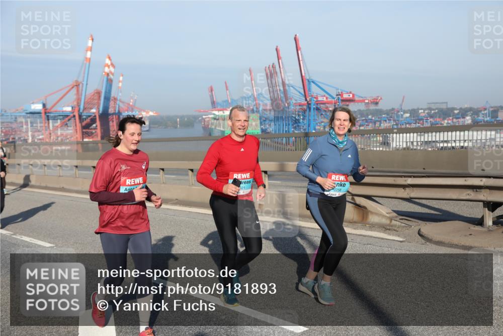 03.10.2025 - Köhlbrandbrückenlauf Yannick Fuchs http://msf.ph/oto/9181893 03.10.2025 08:58:26 Position 2 321, 2258 meine-sportfotos.de