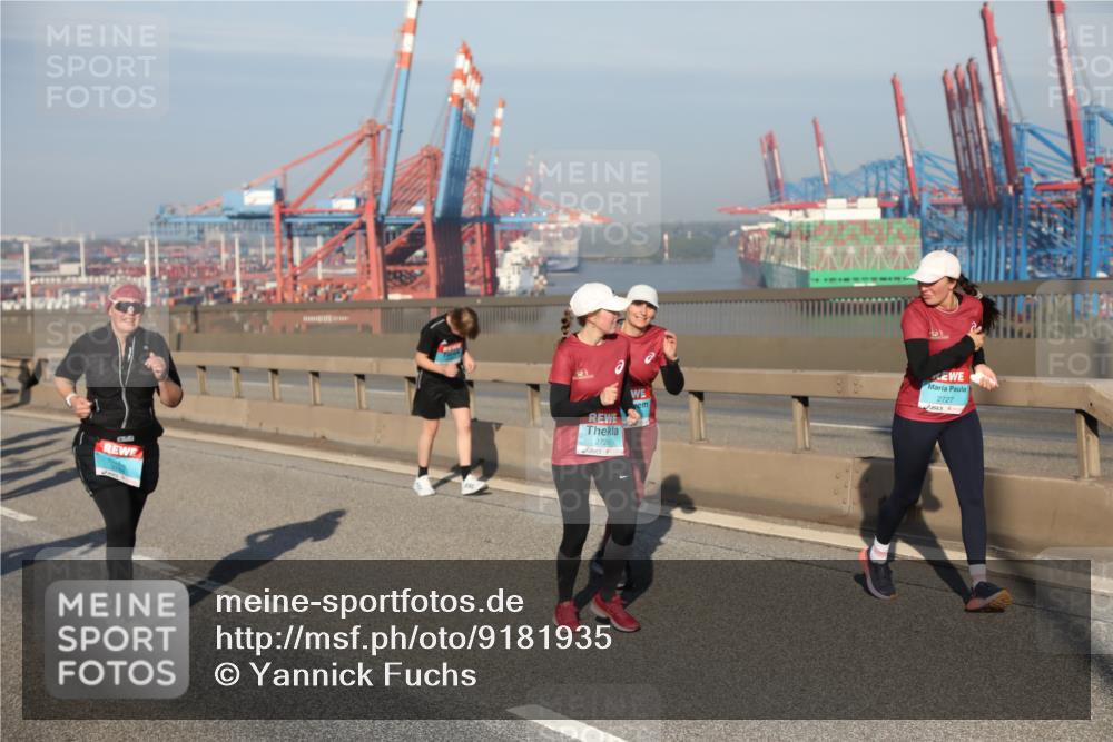 03.10.2025 - Köhlbrandbrückenlauf Yannick Fuchs http://msf.ph/oto/9181935 03.10.2025 08:58:38 Position 2 2726, 2727 meine-sportfotos.de
