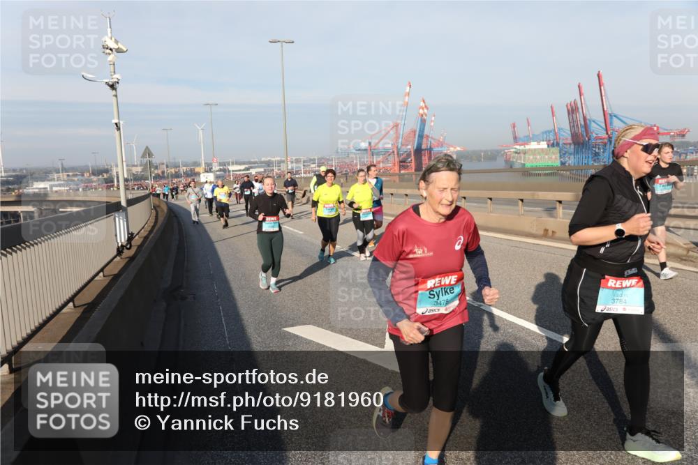 03.10.2025 - Köhlbrandbrückenlauf Yannick Fuchs http://msf.ph/oto/9181960 03.10.2025 08:58:41 Position 2 3478, 3784 meine-sportfotos.de