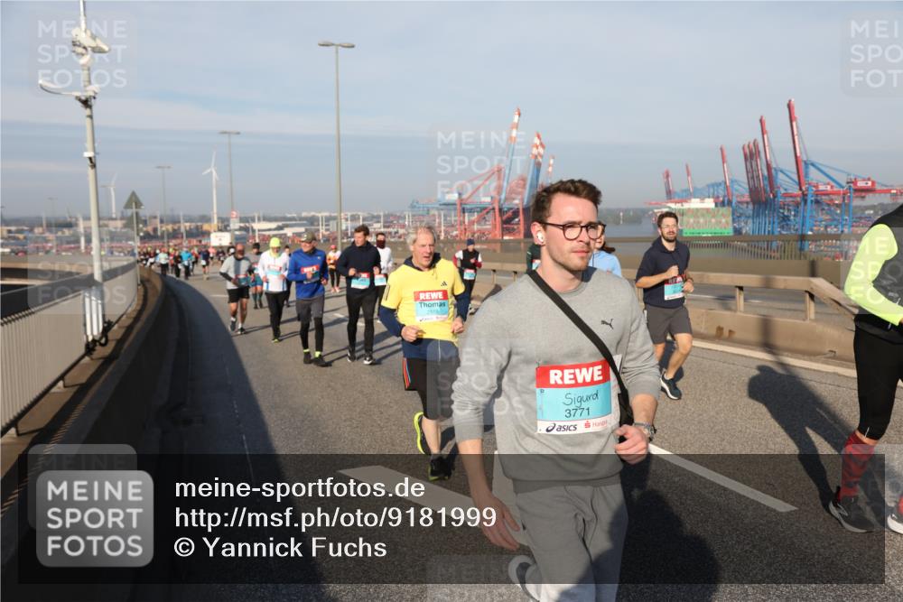 03.10.2025 - Köhlbrandbrückenlauf Yannick Fuchs http://msf.ph/oto/9181999 03.10.2025 08:58:48 Position 2 2518, 3771 meine-sportfotos.de