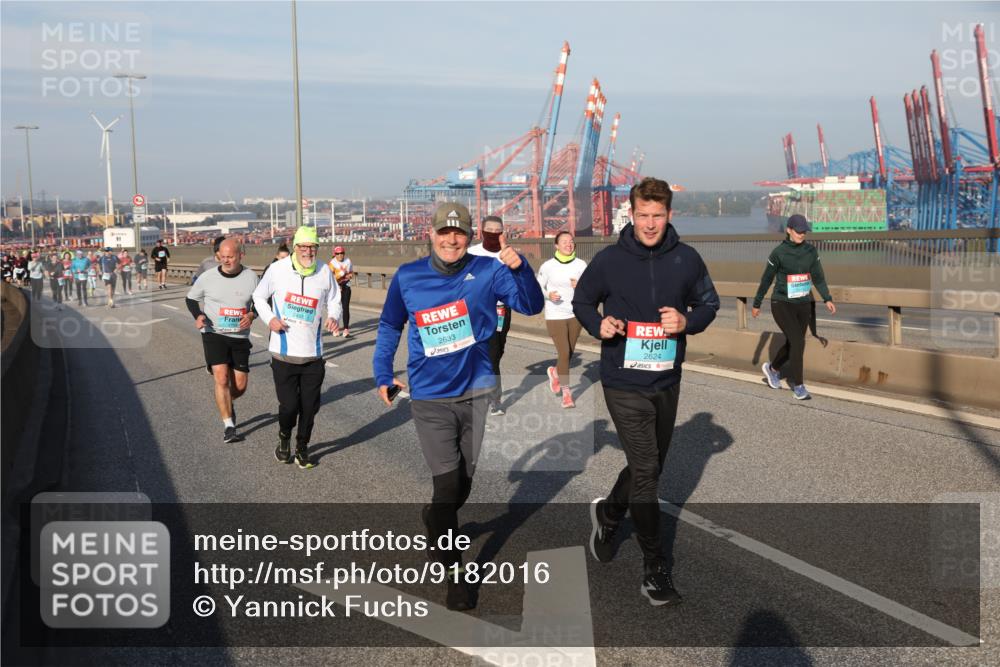 03.10.2025 - Köhlbrandbrückenlauf Yannick Fuchs http://msf.ph/oto/9182016 03.10.2025 08:58:50 Position 2 2492, 2633, 2624 meine-sportfotos.de