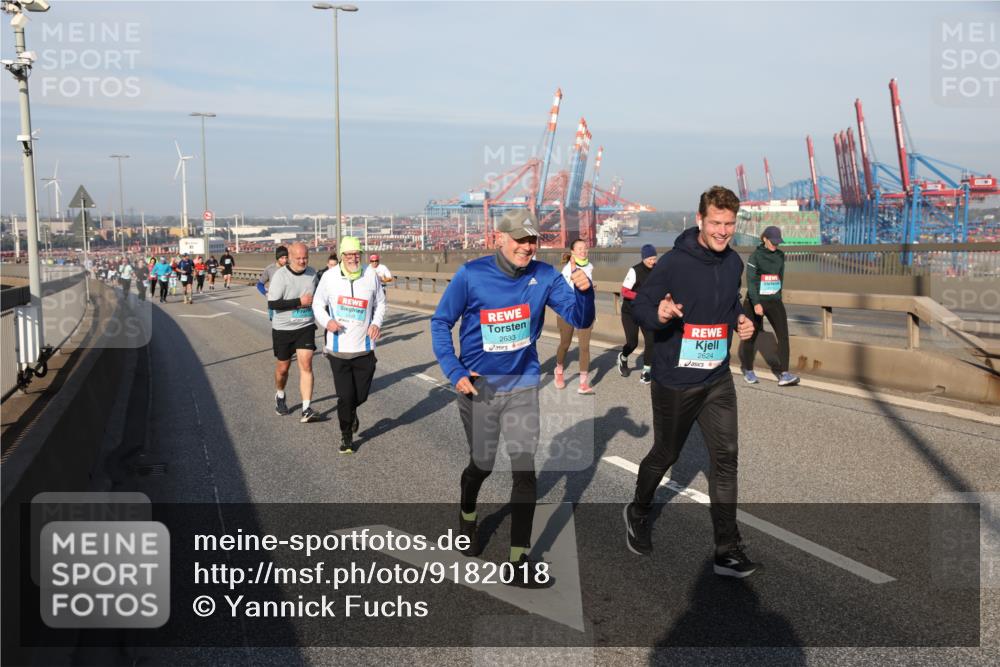 03.10.2025 - Köhlbrandbrückenlauf Yannick Fuchs http://msf.ph/oto/9182018 03.10.2025 08:58:51 Position 2 2633, 2624 meine-sportfotos.de