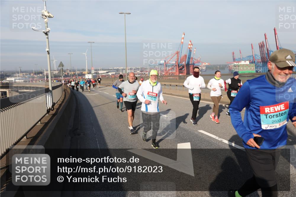 03.10.2025 - Köhlbrandbrückenlauf Yannick Fuchs http://msf.ph/oto/9182023 03.10.2025 08:58:52 Position 2 2492, 2633 meine-sportfotos.de