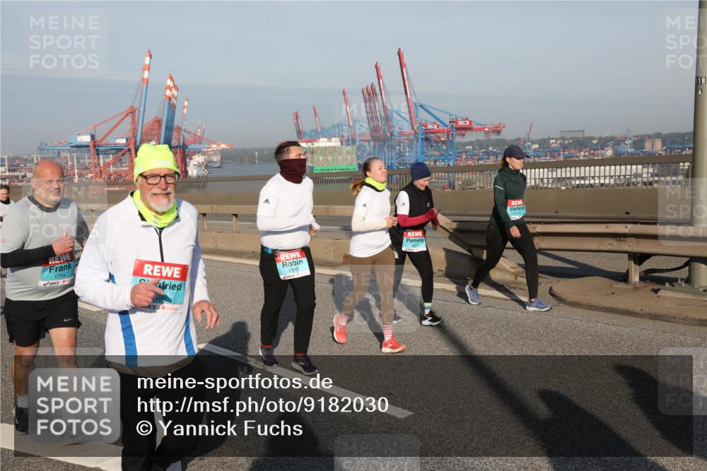 03.10.2025 - Köhlbrandbrückenlauf Yannick Fuchs http://msf.ph/oto/9182030 03.10.2025 08:58:53 Position 2 1704, 2999, 2271, 118 meine-sportfotos.de