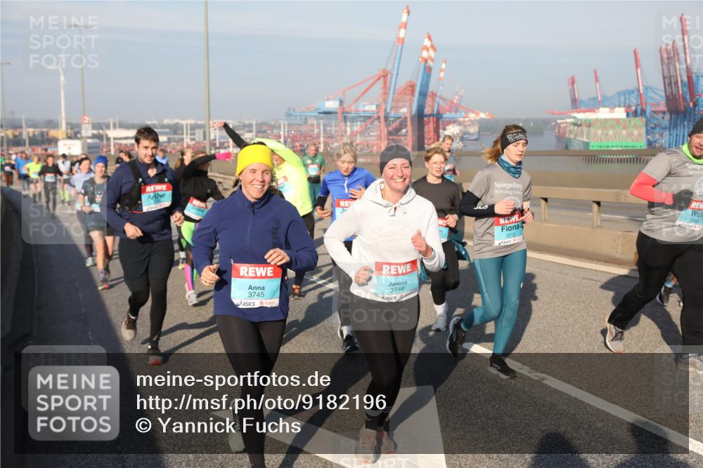 03.10.2025 - Köhlbrandbrückenlauf Yannick Fuchs http://msf.ph/oto/9182196 03.10.2025 08:59:18 Position 2 3745, 3746, 2212, 2365 meine-sportfotos.de