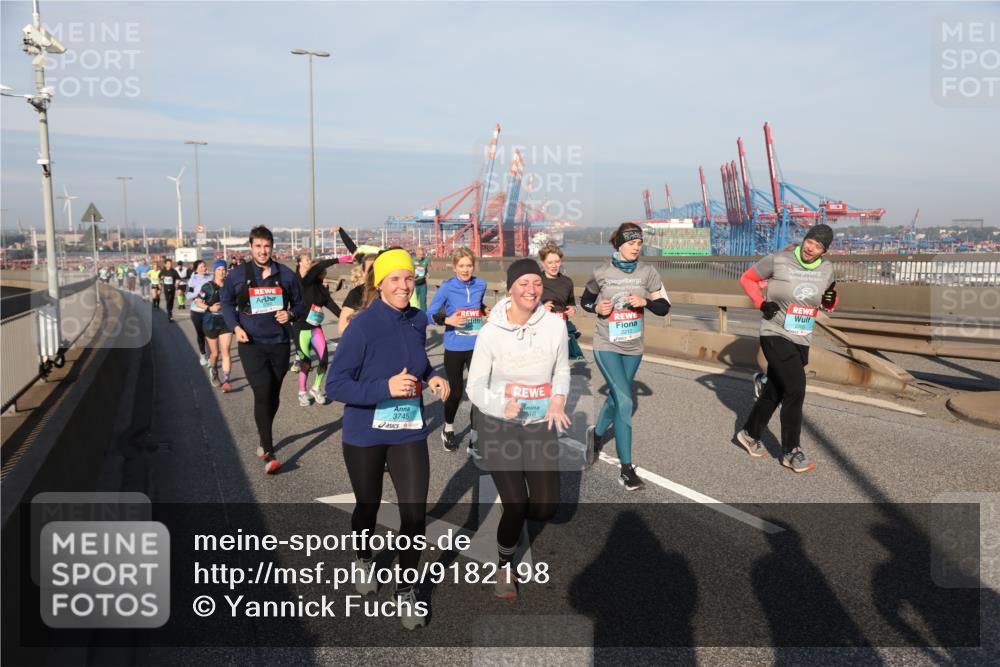 03.10.2025 - Köhlbrandbrückenlauf Yannick Fuchs http://msf.ph/oto/9182198 03.10.2025 08:59:19 Position 2 3746, 3745 meine-sportfotos.de