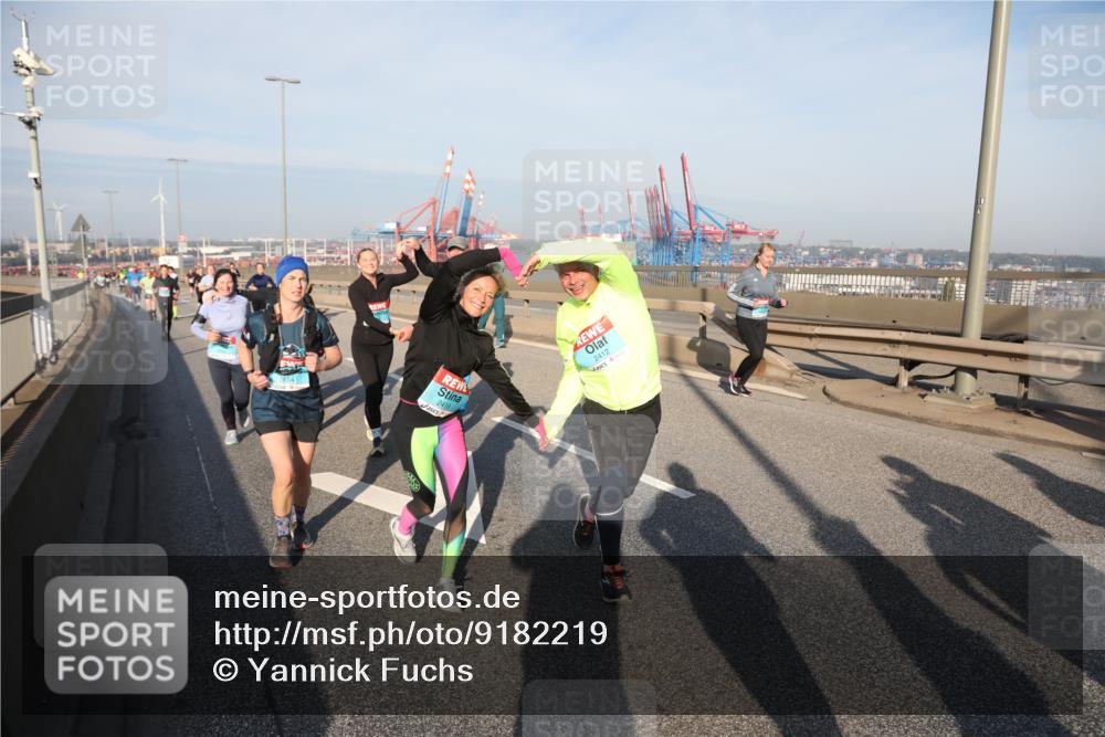 03.10.2025 - Köhlbrandbrückenlauf Yannick Fuchs http://msf.ph/oto/9182219 03.10.2025 08:59:22 Position 2 2419, 2412 meine-sportfotos.de
