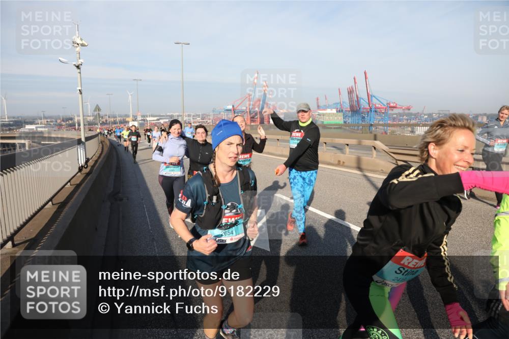 03.10.2025 - Köhlbrandbrückenlauf Yannick Fuchs http://msf.ph/oto/9182229 03.10.2025 08:59:23 Position 2 2654, 2419 meine-sportfotos.de
