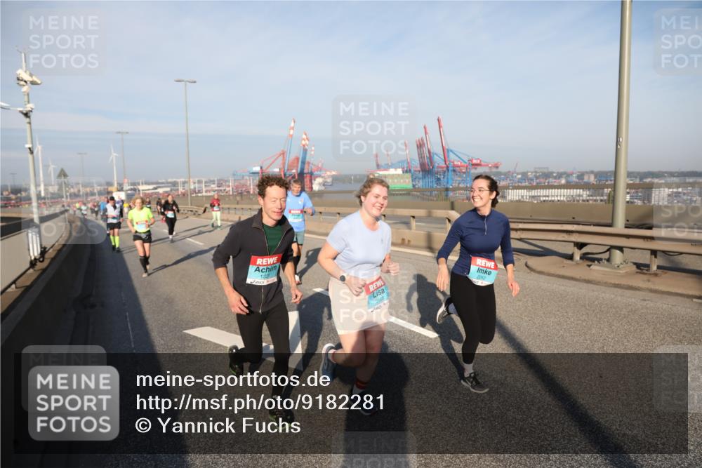 03.10.2025 - Köhlbrandbrückenlauf Yannick Fuchs http://msf.ph/oto/9182281 03.10.2025 08:59:28 Position 2 1221, 2668, 2252 meine-sportfotos.de