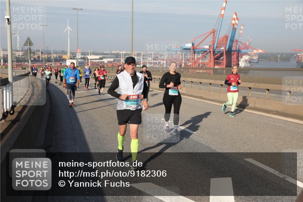 03.10.2025 - Köhlbrandbrückenlauf Yannick Fuchs http://msf.ph/oto/9182306 03.10.2025 08:59:32 Position 2 3293, 3566 meine-sportfotos.de