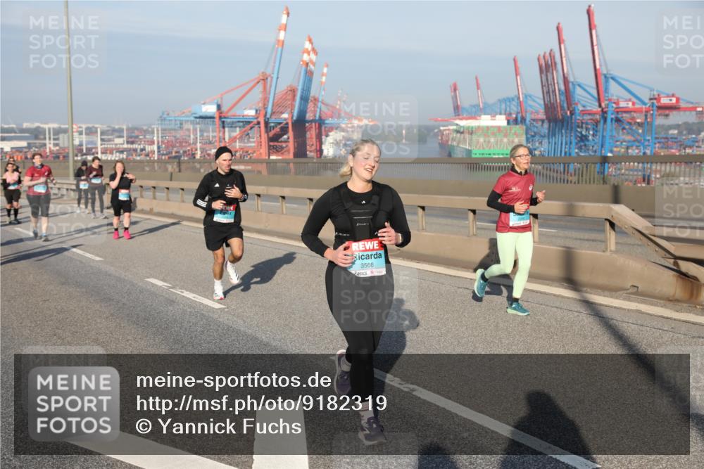 03.10.2025 - Köhlbrandbrückenlauf Yannick Fuchs http://msf.ph/oto/9182319 03.10.2025 08:59:34 Position 2 3566 meine-sportfotos.de
